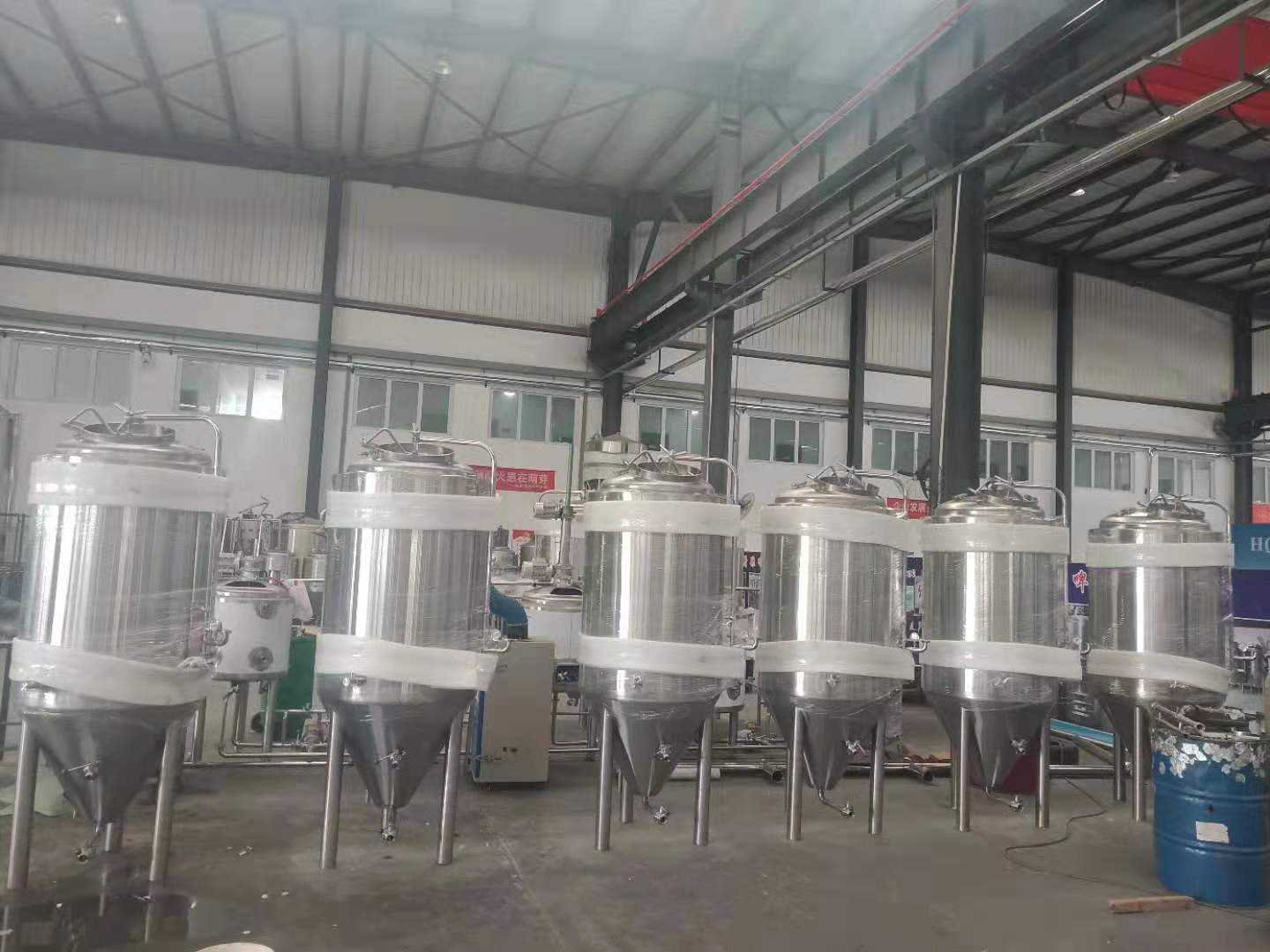 不銹鋼啤酒設備發(fā)酵罐 不銹鋼啤酒設備發(fā)酵罐